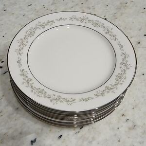 Noritake Parkridge 7561 Vintage Ivory China Japan Set Of 8 Salad Luncheon Plates